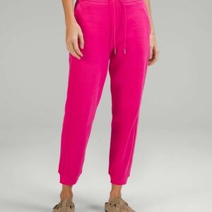Lululemon Scuba High-Rise Cropped Jogger